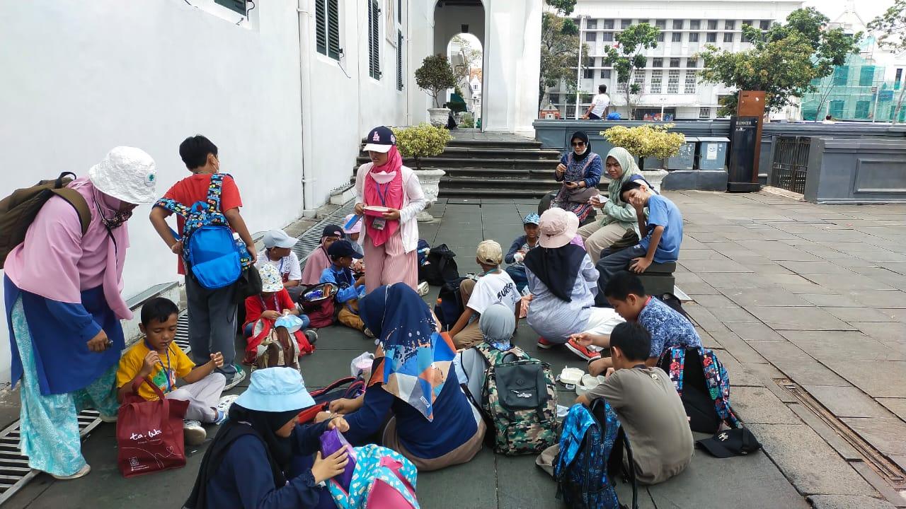 TENTANG KAMI - SEKOLAH NAUFAL & ZAHRA